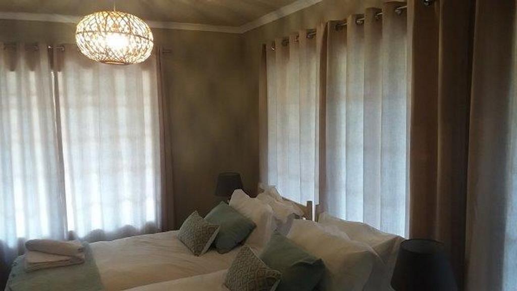 Kruger Park House - Image 14